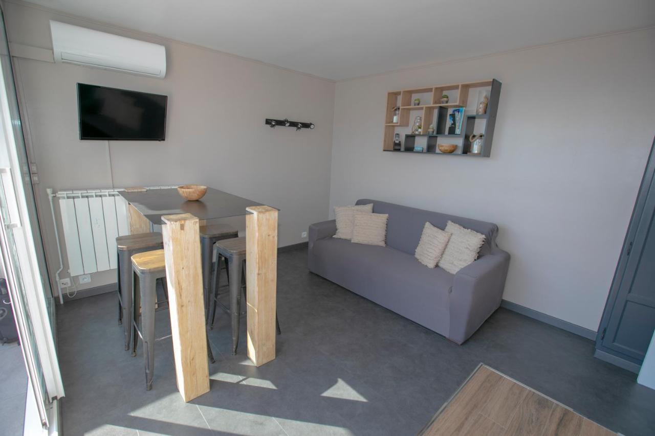 Castiello B&B โรกบรูน-กัป-มาร์แต็ง ภายนอก รูปภาพ