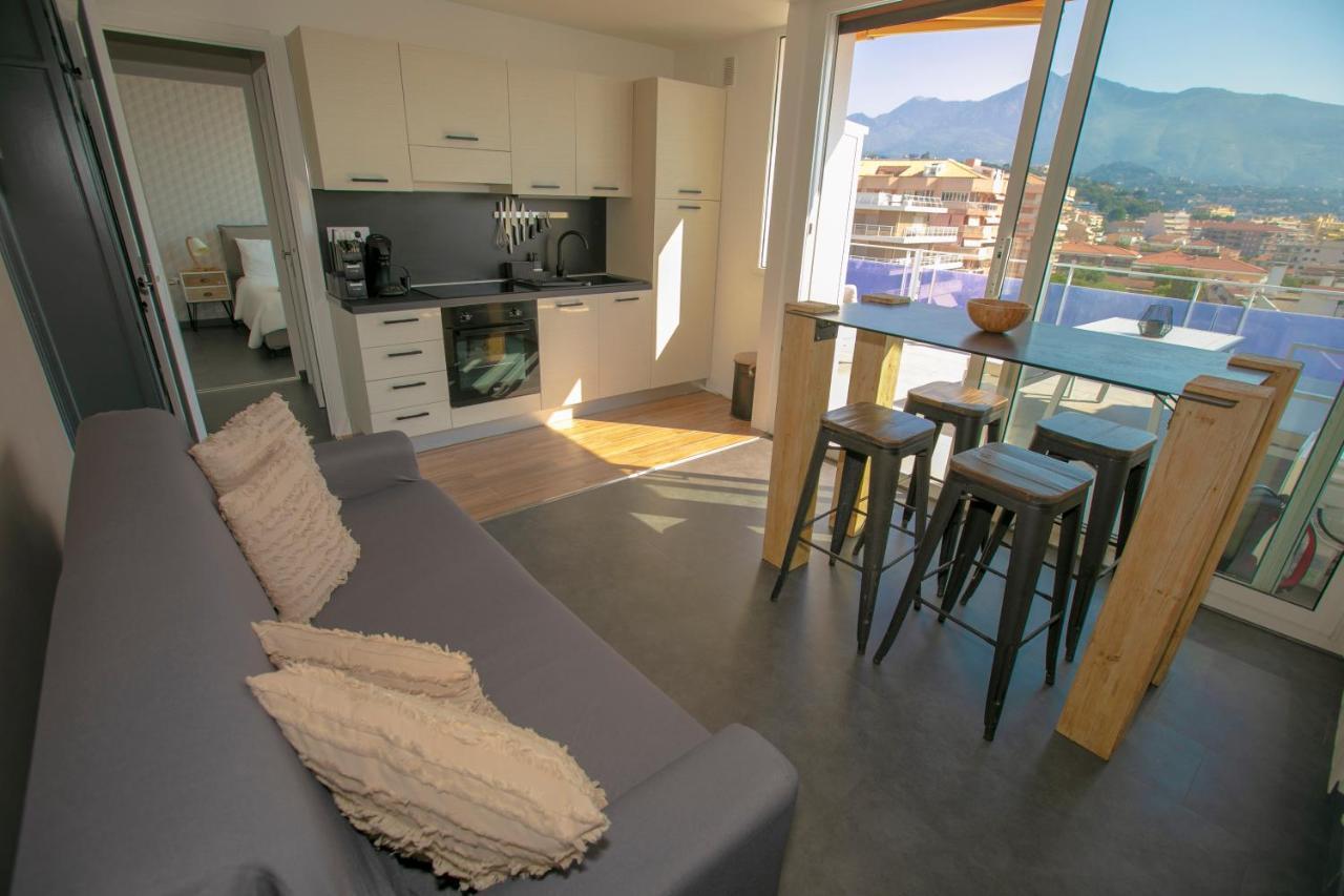 Castiello B&B โรกบรูน-กัป-มาร์แต็ง ภายนอก รูปภาพ