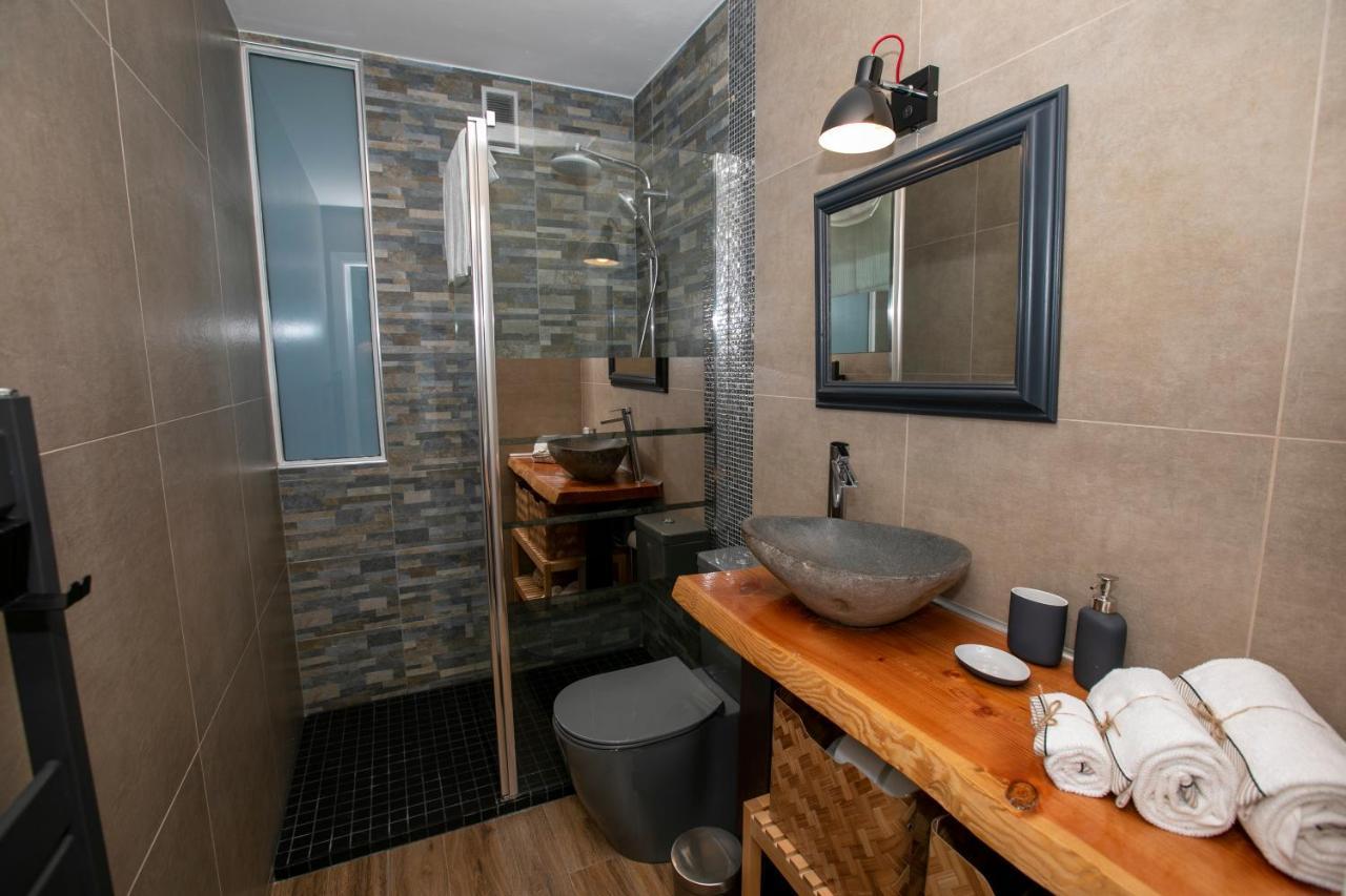 Castiello B&B โรกบรูน-กัป-มาร์แต็ง ภายนอก รูปภาพ