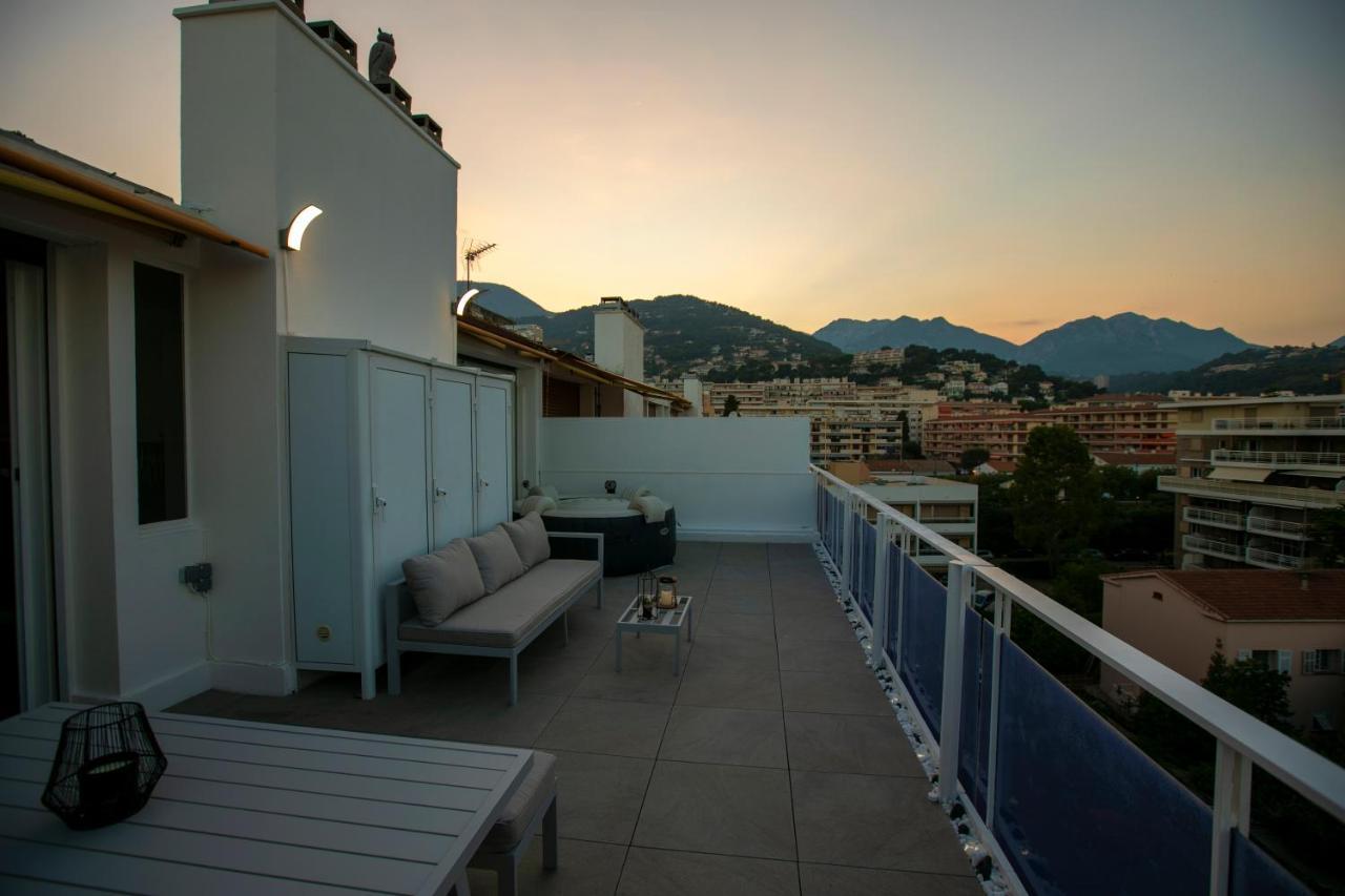 Castiello B&B โรกบรูน-กัป-มาร์แต็ง ภายนอก รูปภาพ